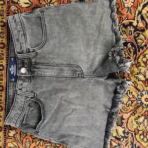 Hollister Ultra High-Rise Mom Short Vintage Strech 3 W26